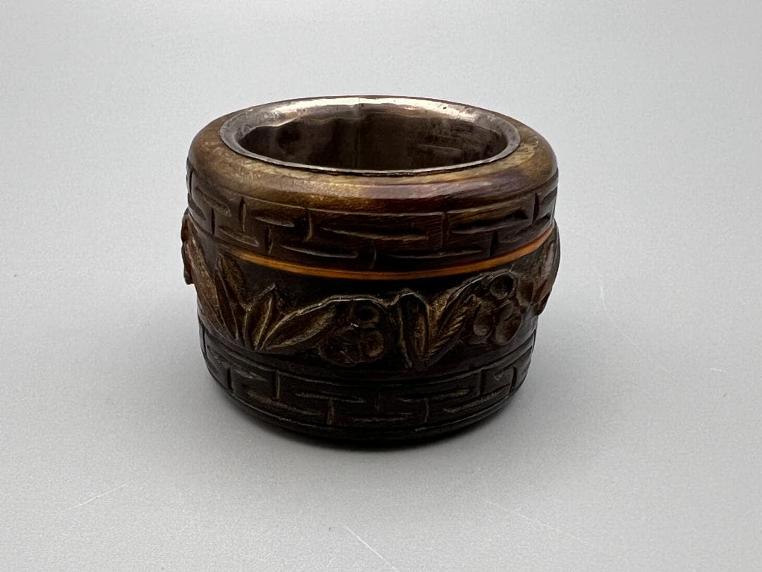 東泰堂専用　角彫　親指リング　斑指　泰昌在銘　竹梅　回字文　手彫　内銀　約17g