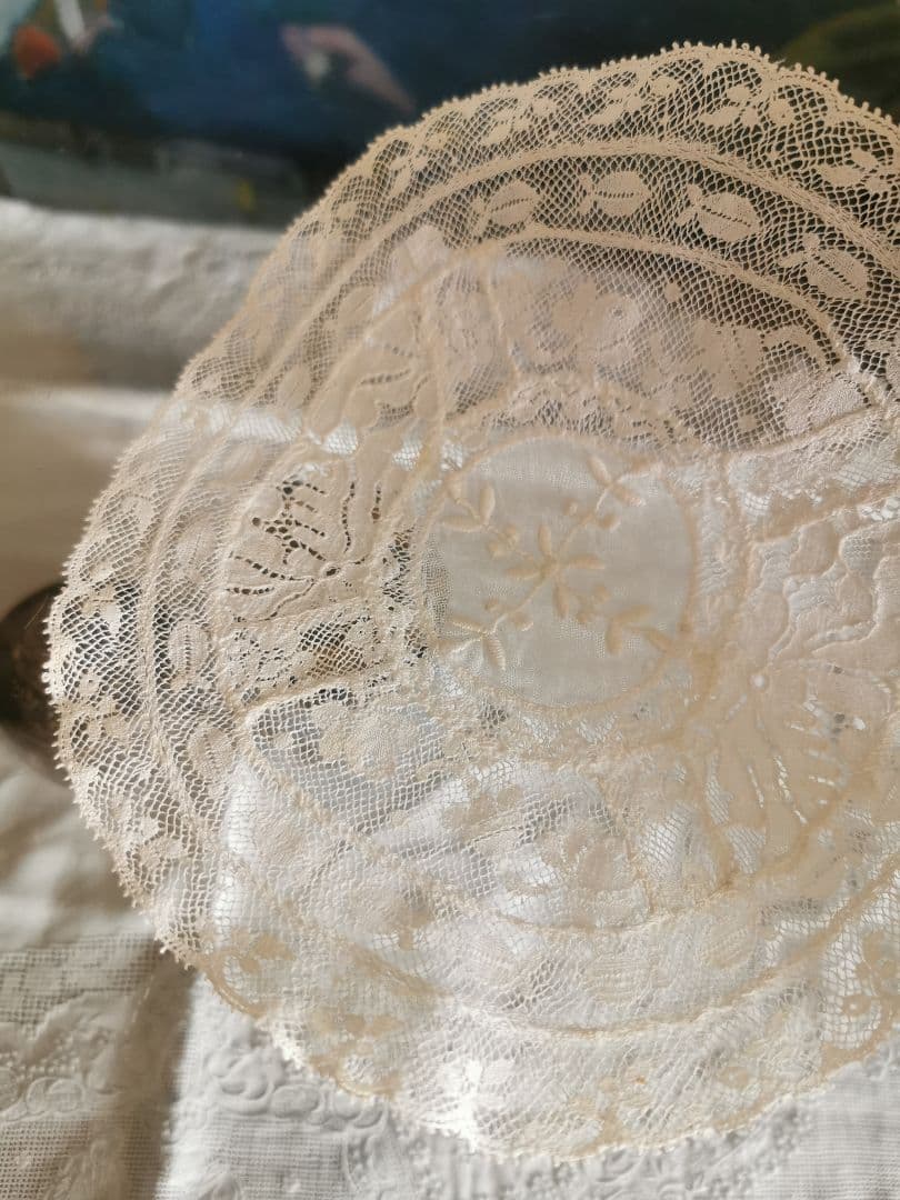 アンティーク ノルマンディーレースドイリー 魚影 薔薇の輪舞曲 草花の手刺繍
