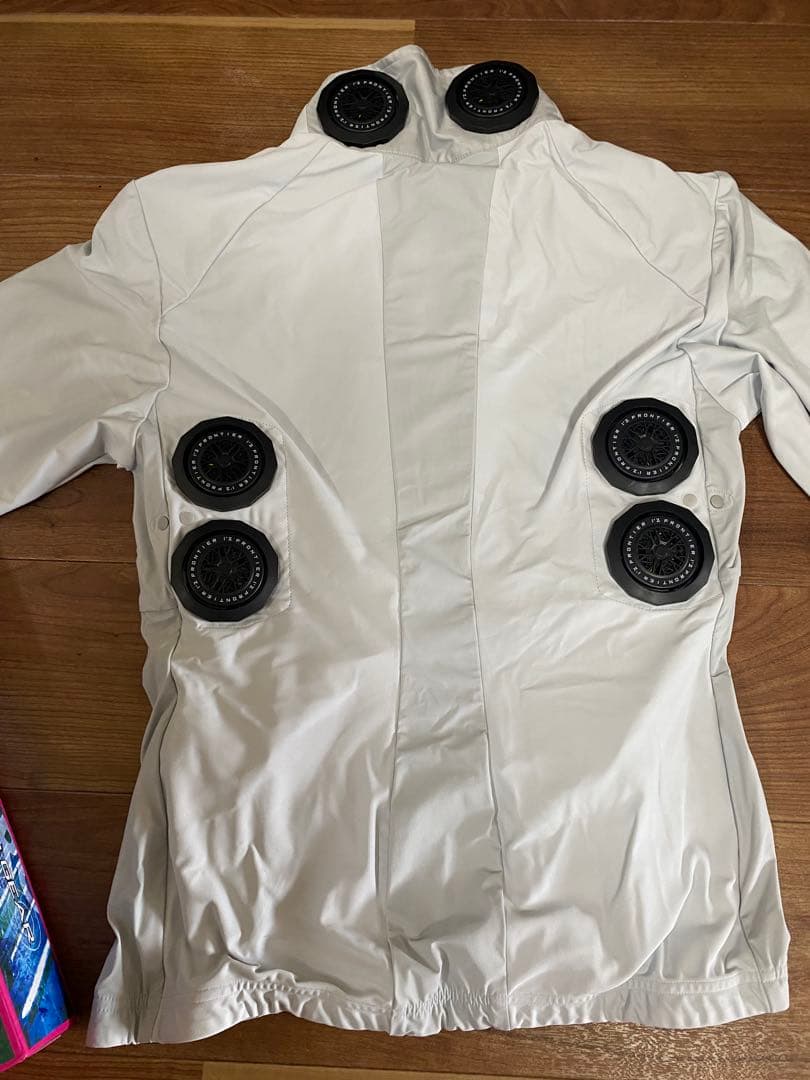 Lサイズ 色　シルバーグレー ペルチェデバイス6個　定価¥31900(税抜)