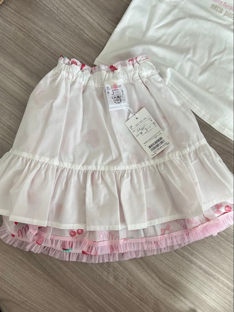 メゾピアノ　mezzo piano いちごTシャツ、スカートセット♡