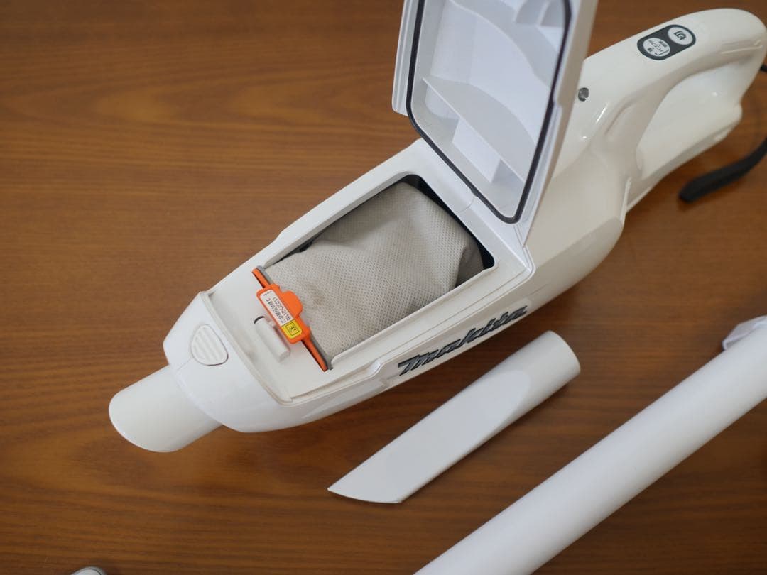 マキタ コードレス掃除機CL107 純正バッテリー2個付き！