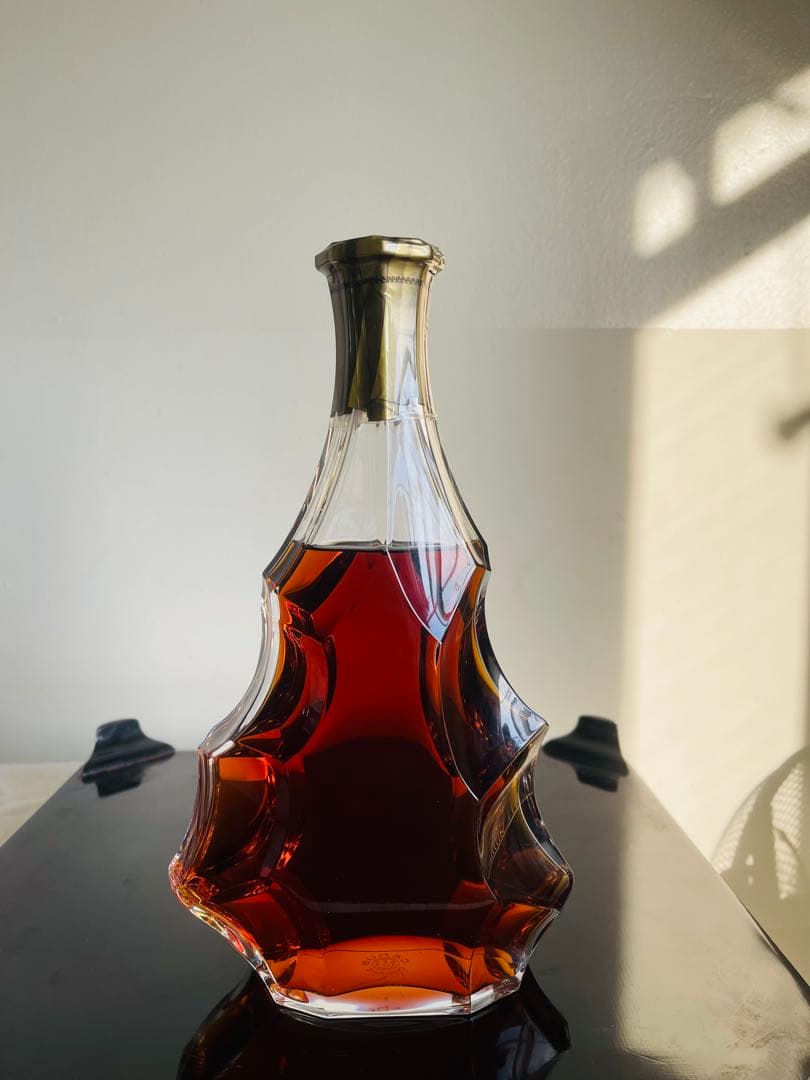 CAMUS ウイスキー 琥珀色 ボトルデザイン