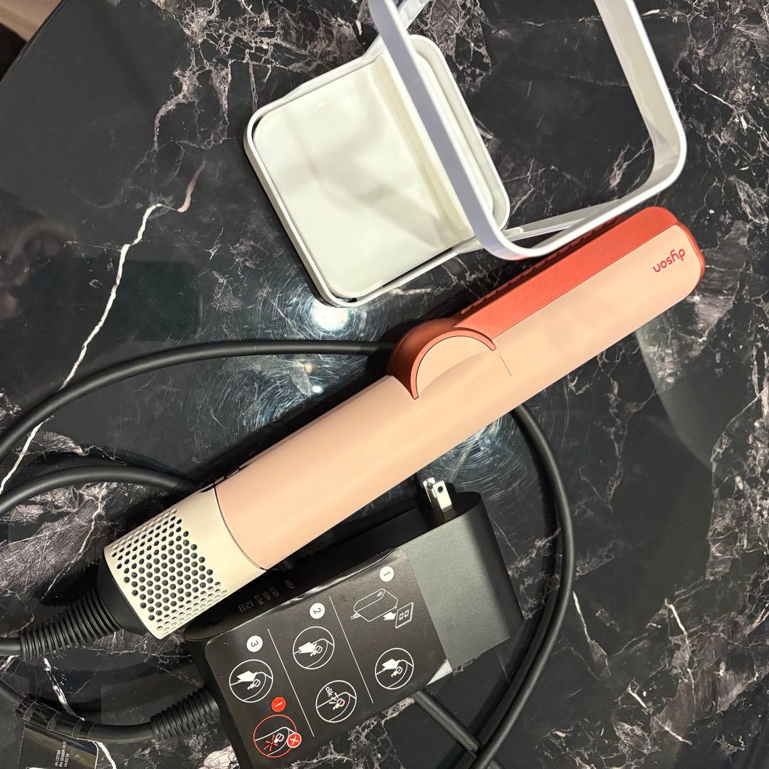 ダイソン　ストレイトナー ヘアドライヤー アイロン