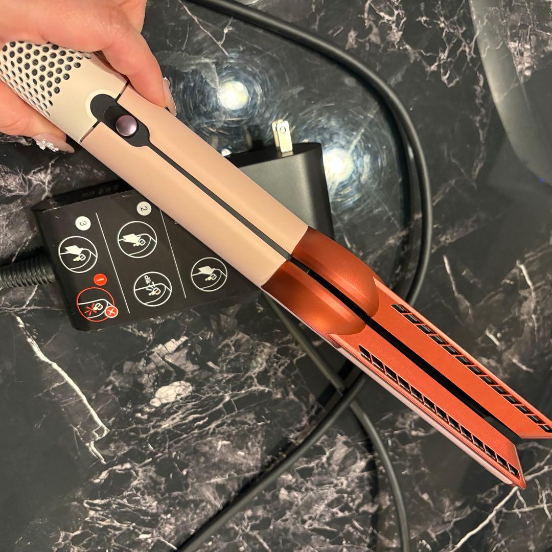 ダイソン　ストレイトナー ヘアドライヤー アイロン