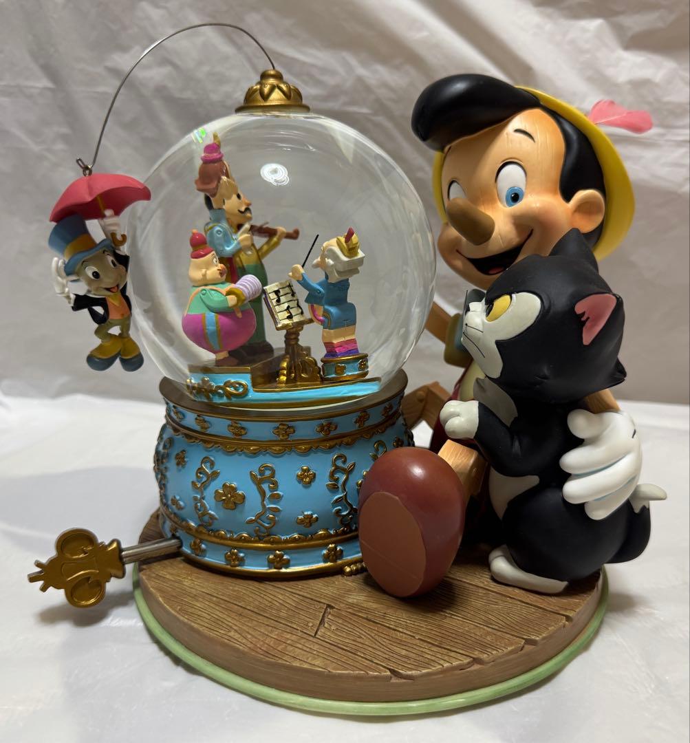 ディズニーストア ピノキオ オルゴール付きスノーグローブ