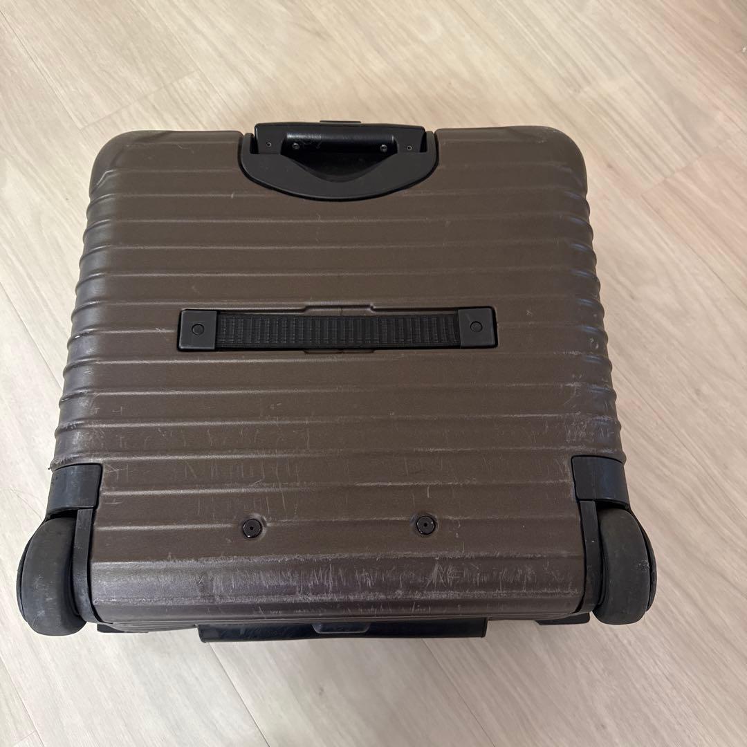 安心のリモワ！マットブロンズのビジネストローリー 機内持込25L rimowa