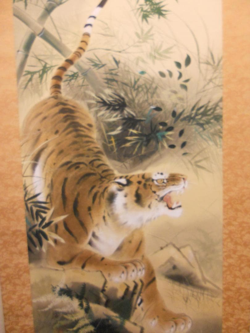 掛け軸 実山 猛虎 絹本 希少 軸装 茶道具 掛軸 美品 です。