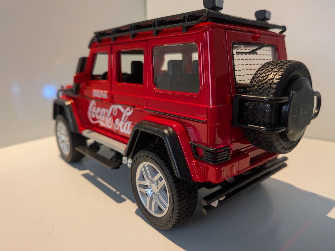コカ・コーラ仕様！ベンツ Gクラス 1/24 ミニカー ゲレンデ 赤 点灯 音