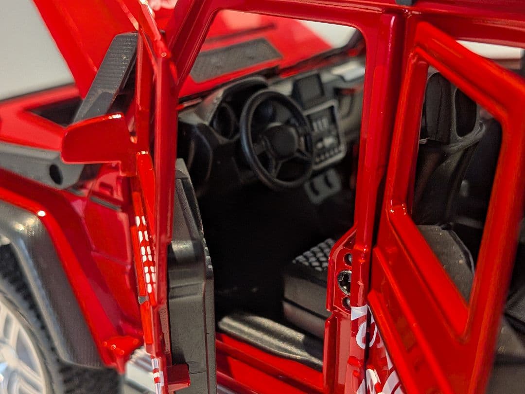 コカ・コーラ仕様！ベンツ Gクラス 1/24 ミニカー ゲレンデ 赤 点灯 音