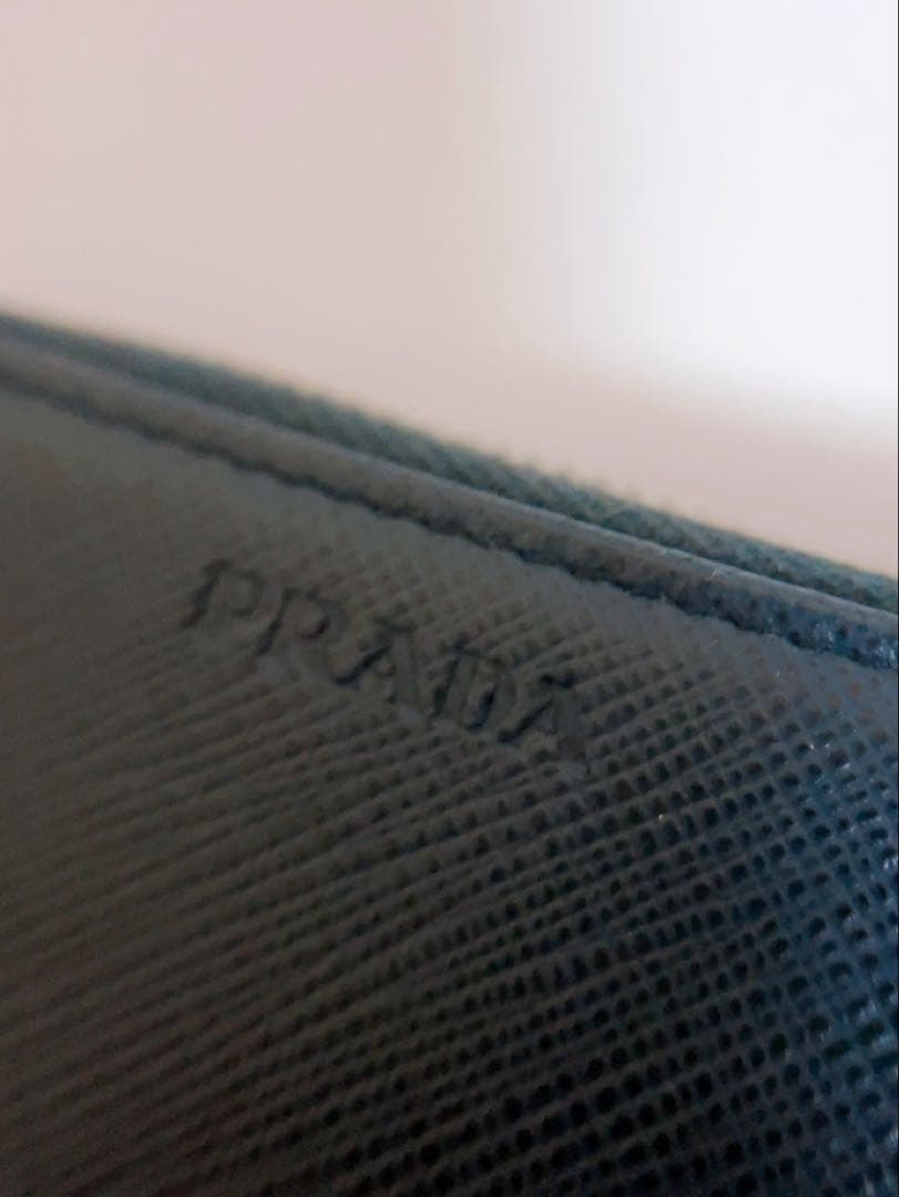 プラダ　PRADA キーケース　６連　紺色　箱付き