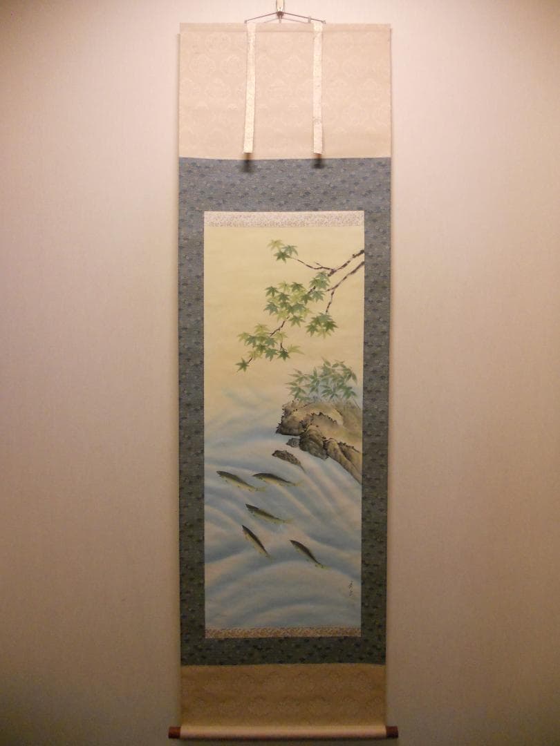 掛け軸 秀水 若鮎渓流 絹本 希少 軸装 茶道具 掛軸 美品 です。