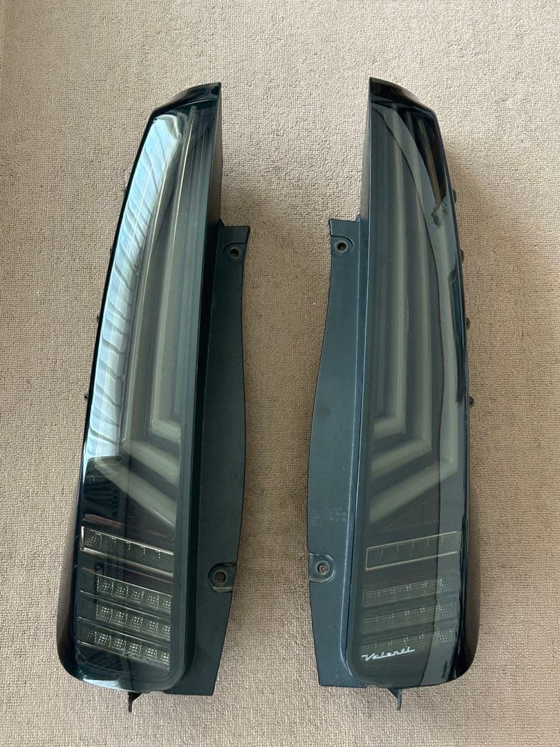 ヴォクシー80　ヴァレンティ　テールランプ　スモーク