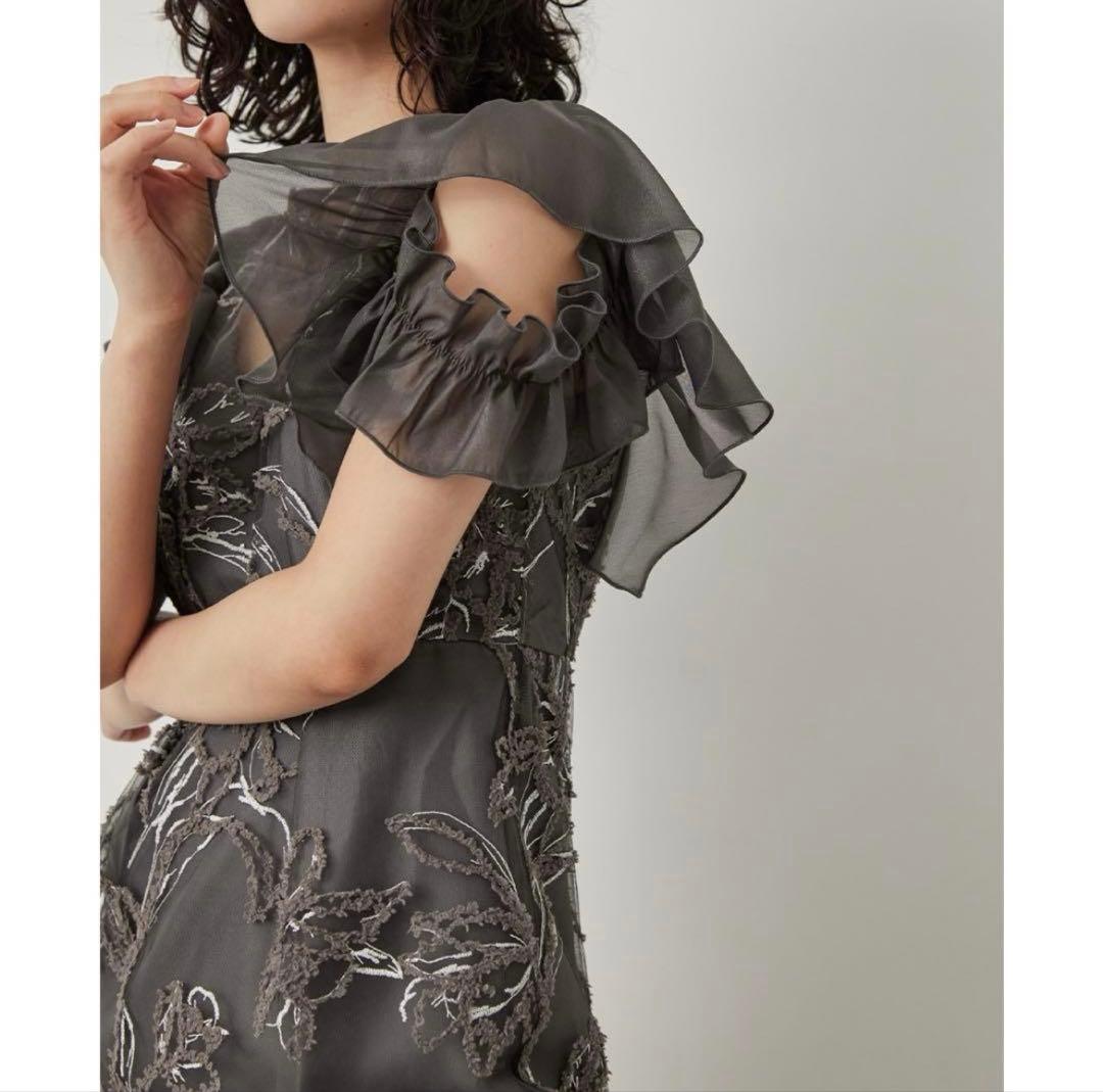 niana フェザーフラワーフレアスリーブドレス