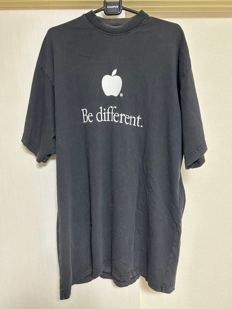 【希少】Balenciaga ブラック Tシャツ Be different.