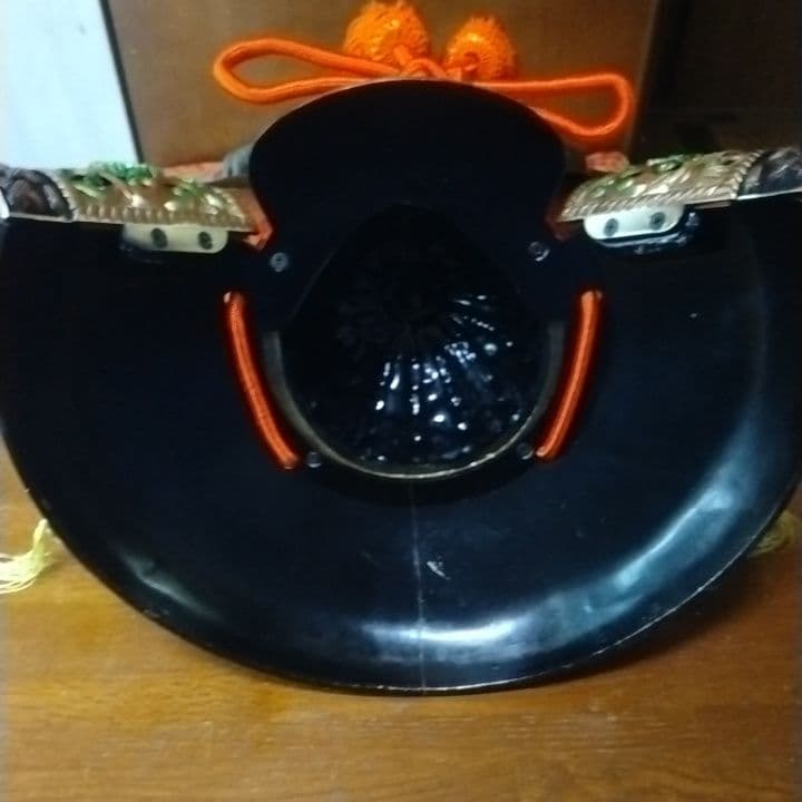 伝統的な日本の兜