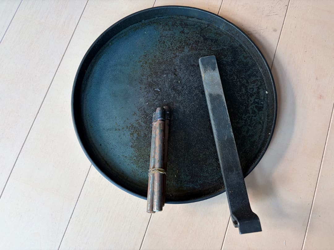 サンゾクマウンテン mouncos 焚き火台 芝ガード＋フライパン付き