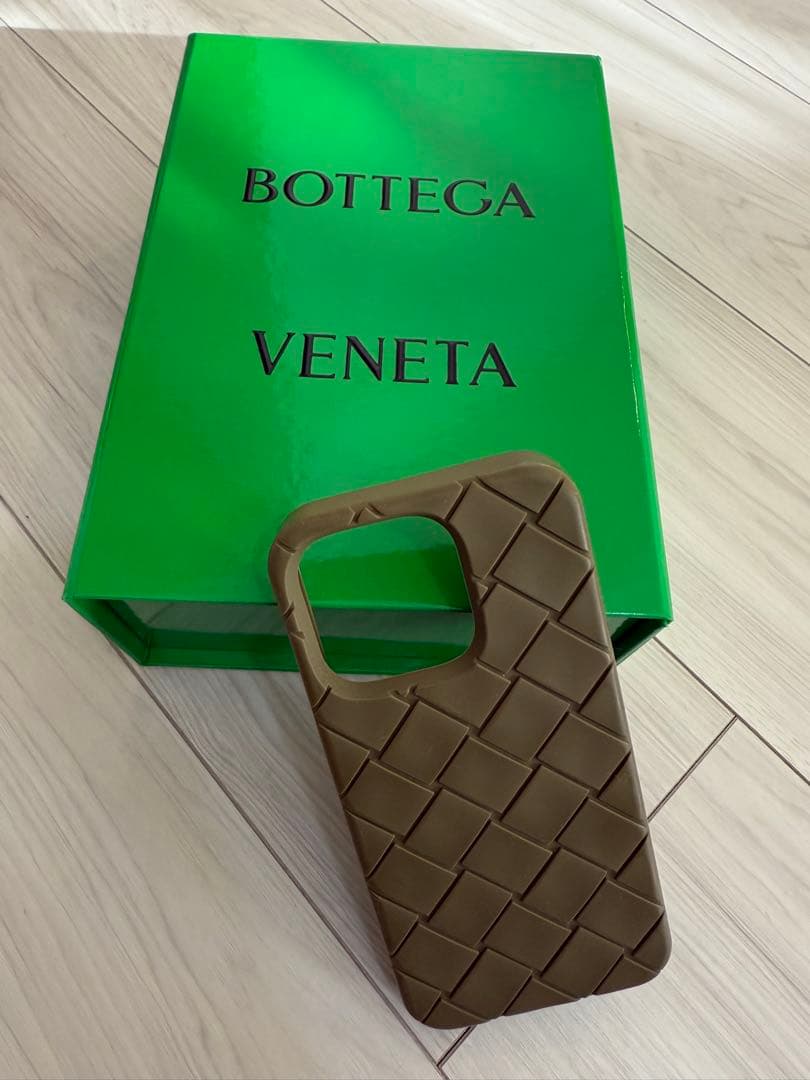 Bottega Veneta iPhone16Pro用ケース オリーブグリーン