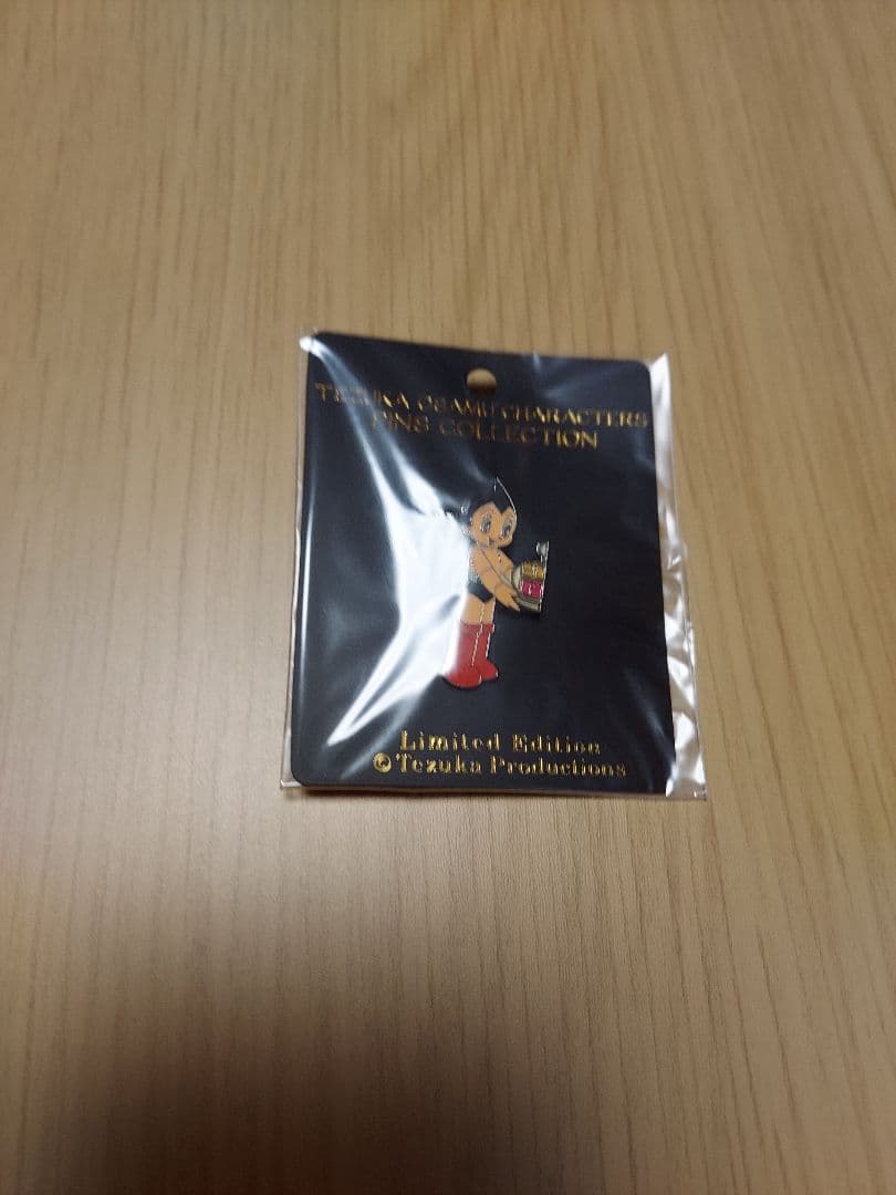 【新品未使用】鉄腕アトム　手塚治虫　キャラクター ピンバッジ　限定版 4個セット