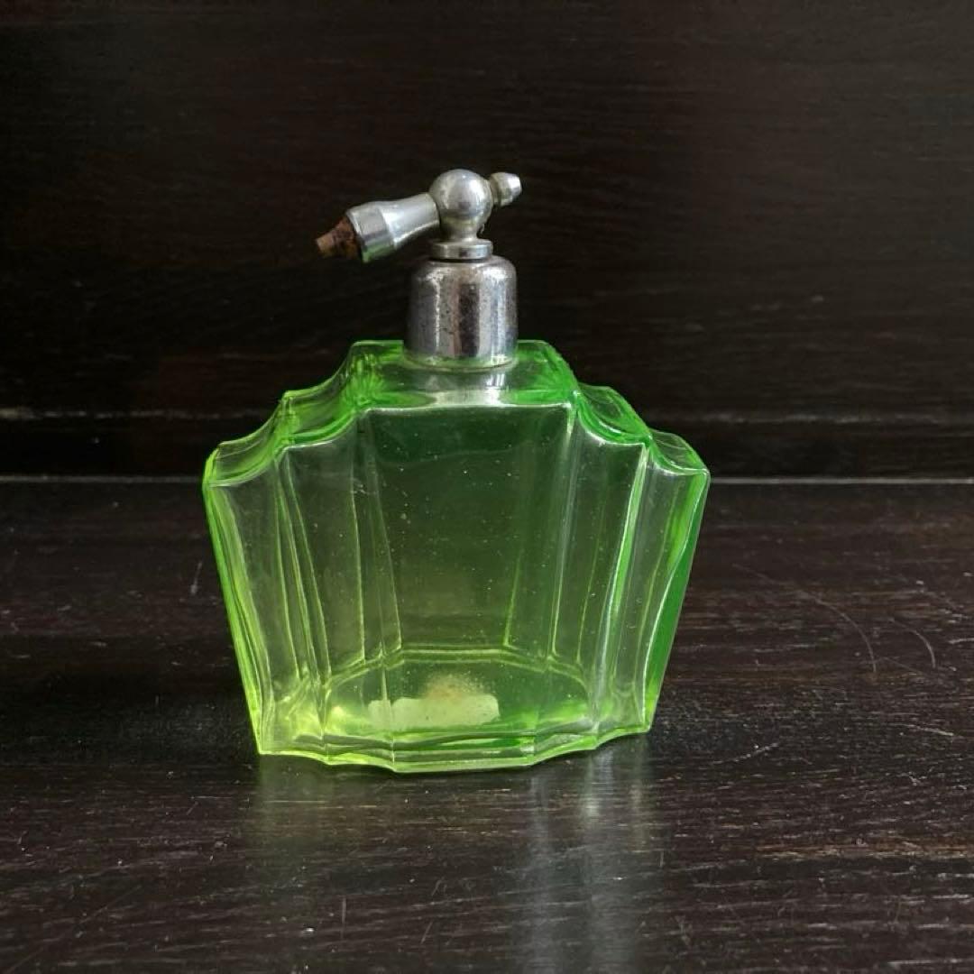アンティーク　ウランガラス　香水びん　ガラスボトル　レトロ　Perfume
