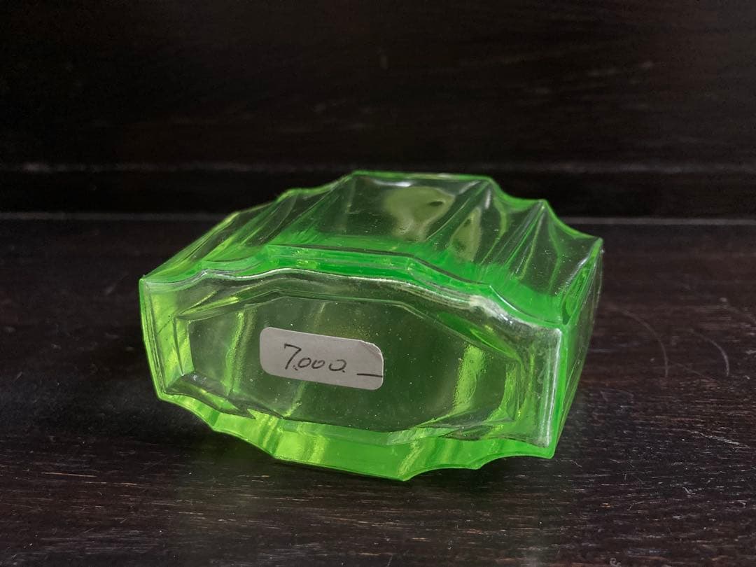 アンティーク　ウランガラス　香水びん　ガラスボトル　レトロ　Perfume