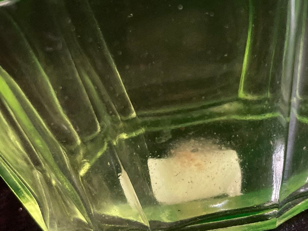 アンティーク　ウランガラス　香水びん　ガラスボトル　レトロ　Perfume