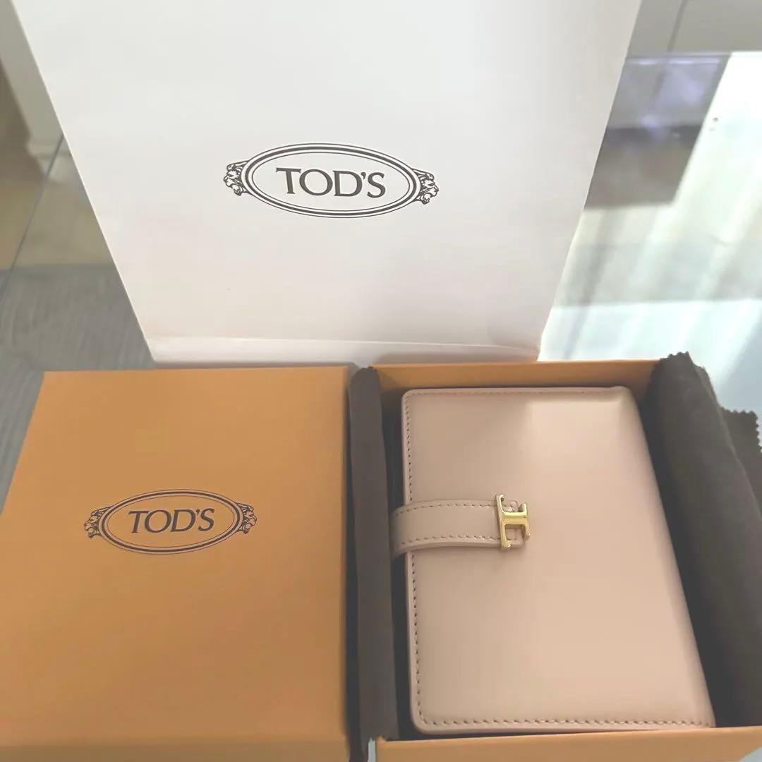TOD'S ベージュ 二つ折り財布　ピンク系　ベージュ系