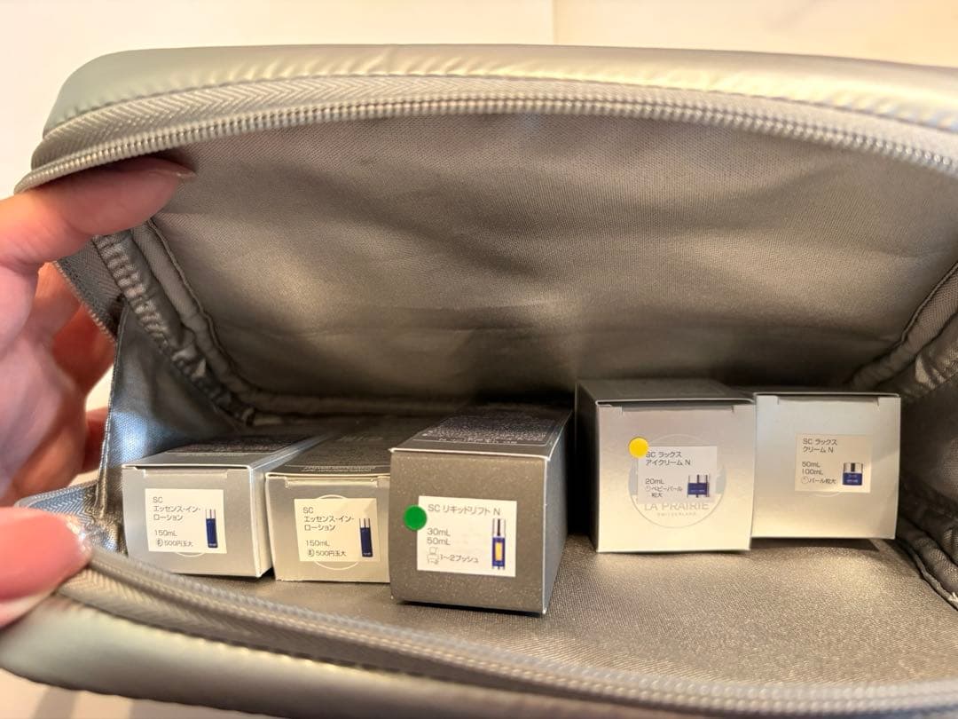 ラプレリー LA PRAIRIEスキンケアサンプルセット・ポーチ付き