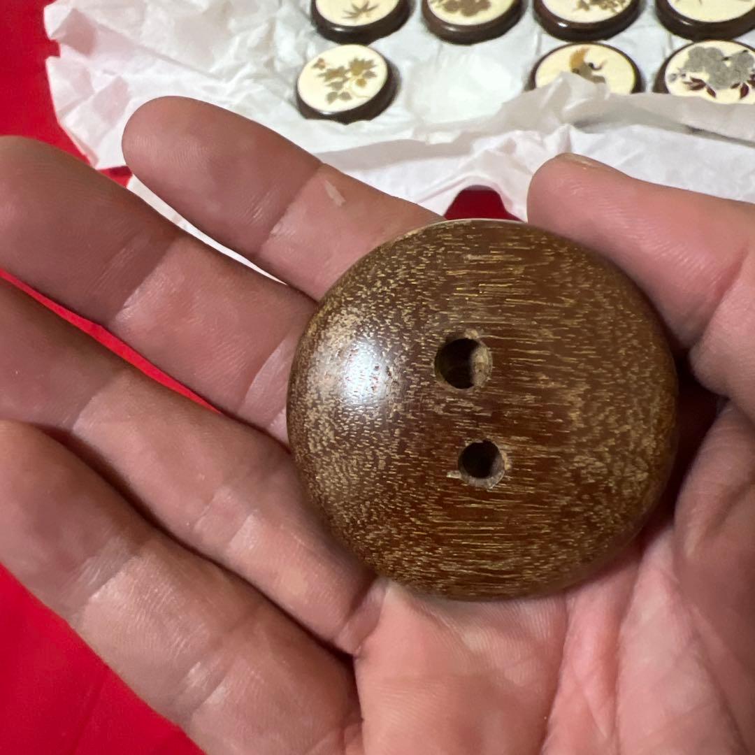 饅頭根付き　白材に菊蒔絵