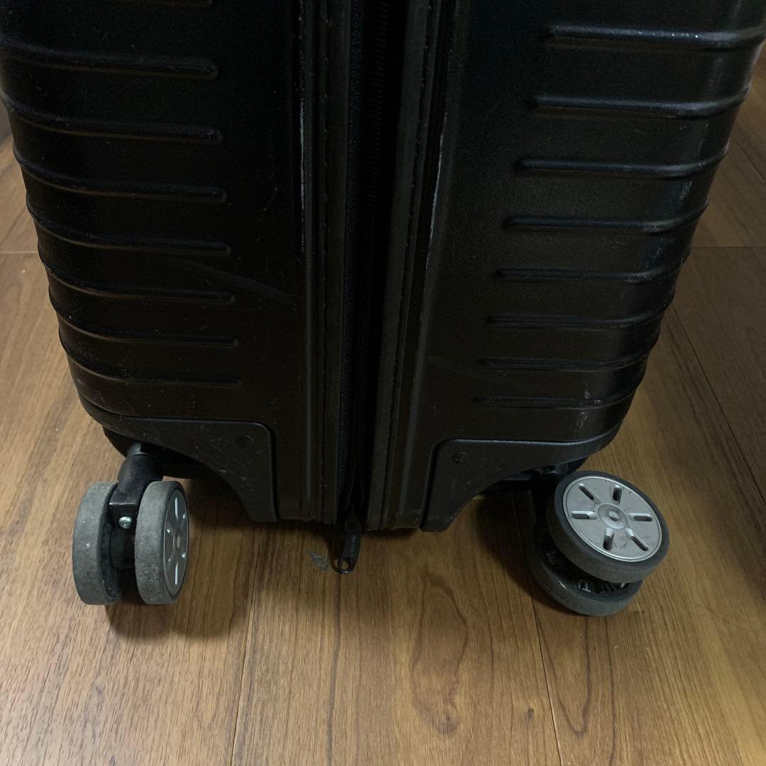 リモワ　ブラック ストライプ キャリーケース中古⭐️