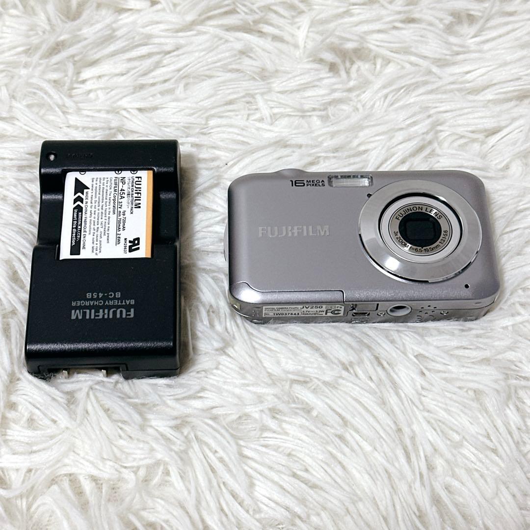 【極美品】FUJIFILM FINEPIX JV250 デジカメ シルバー