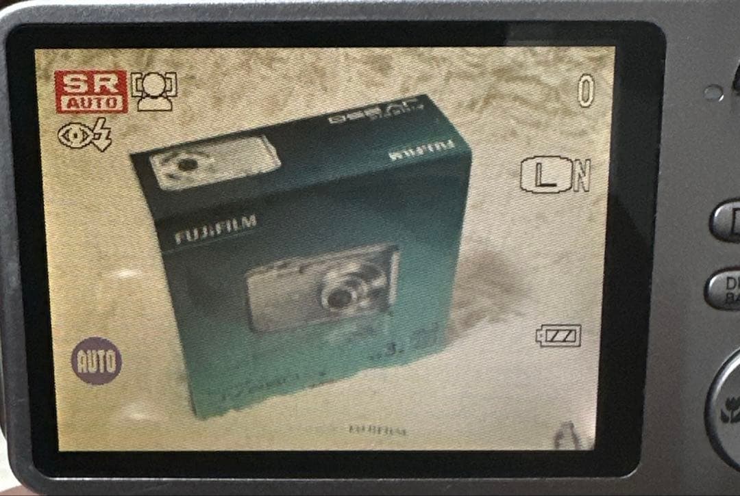 【極美品】FUJIFILM FINEPIX JV250 デジカメ シルバー