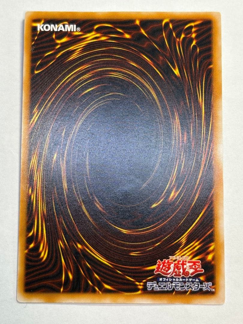 新品みたいです。ブラック・マジシャン レリーフ アルティメットレア 遊