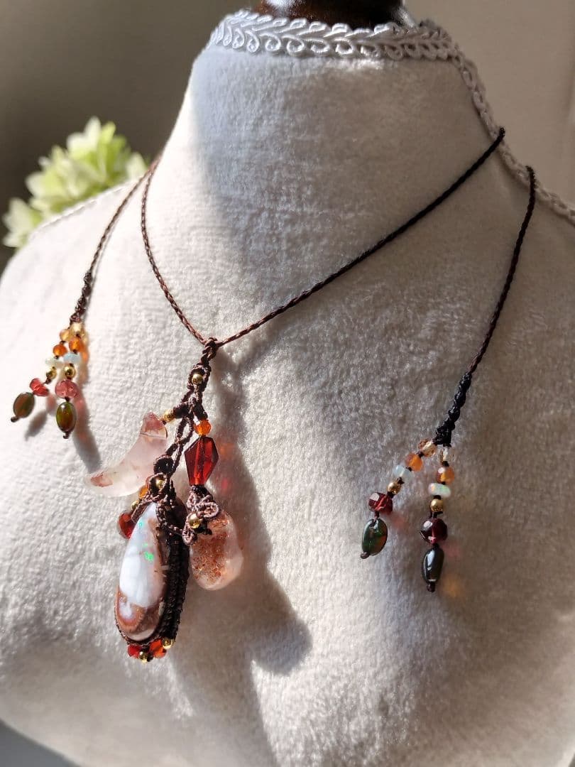 カンテラオパールマクラメネックレス・*☽:゜・⋆。月映えの実り・*☽:゜・⋆
