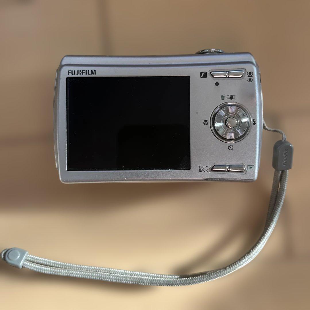 Fujifilm FinePix F100 コンパクトデジタルカメラ
