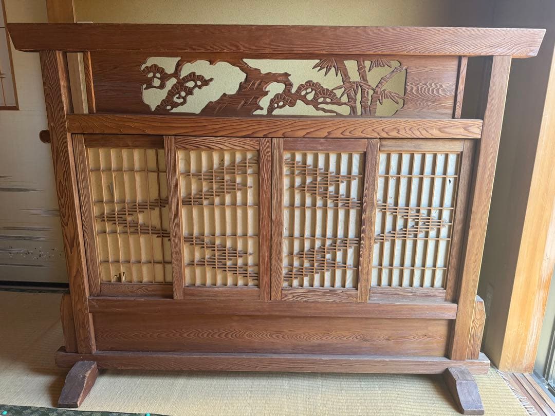 木製　伝統的　間仕切り　欄間