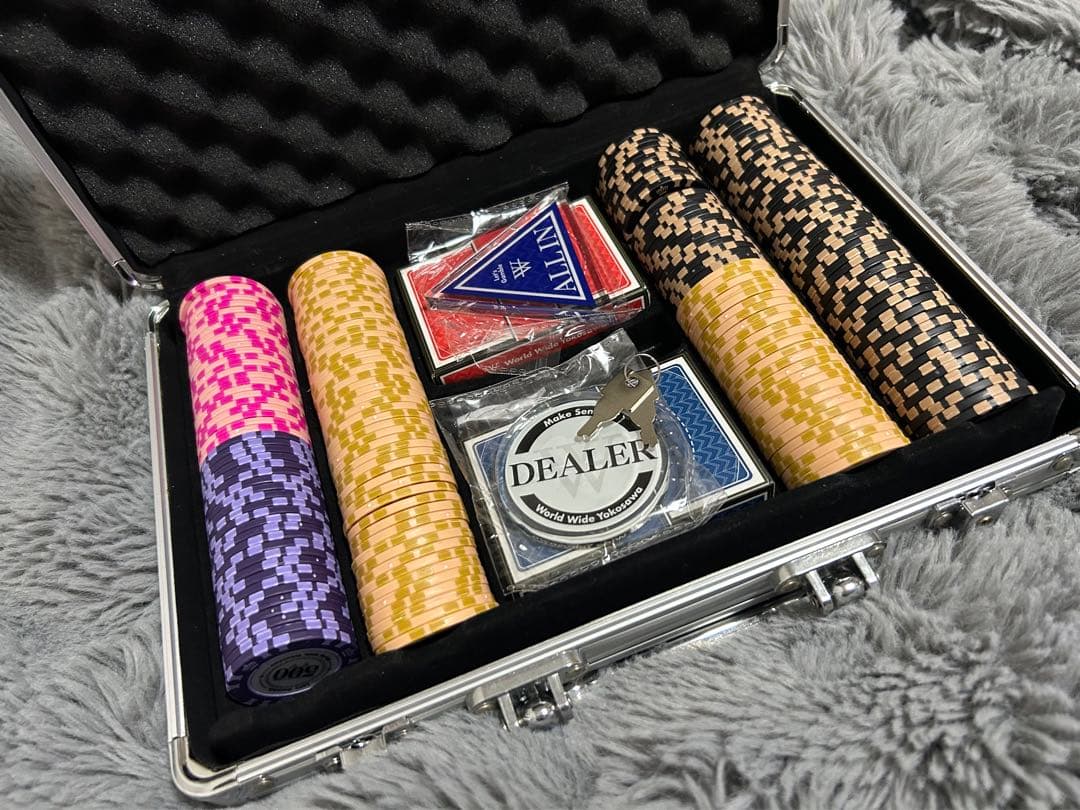 未使用品　世界のヨコサワポーカーセット