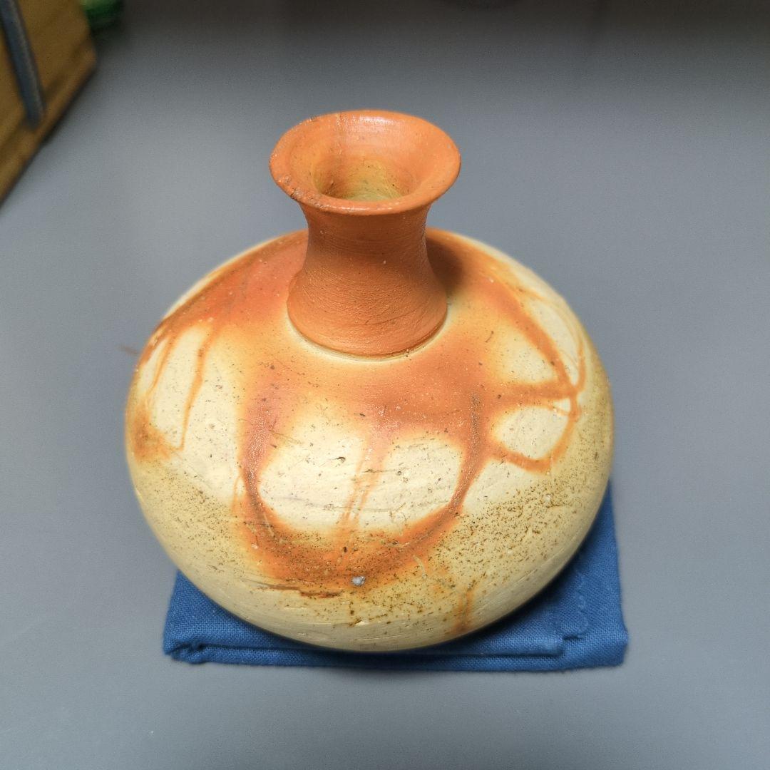 備前　末廣学さんの緋襷の徳利です。