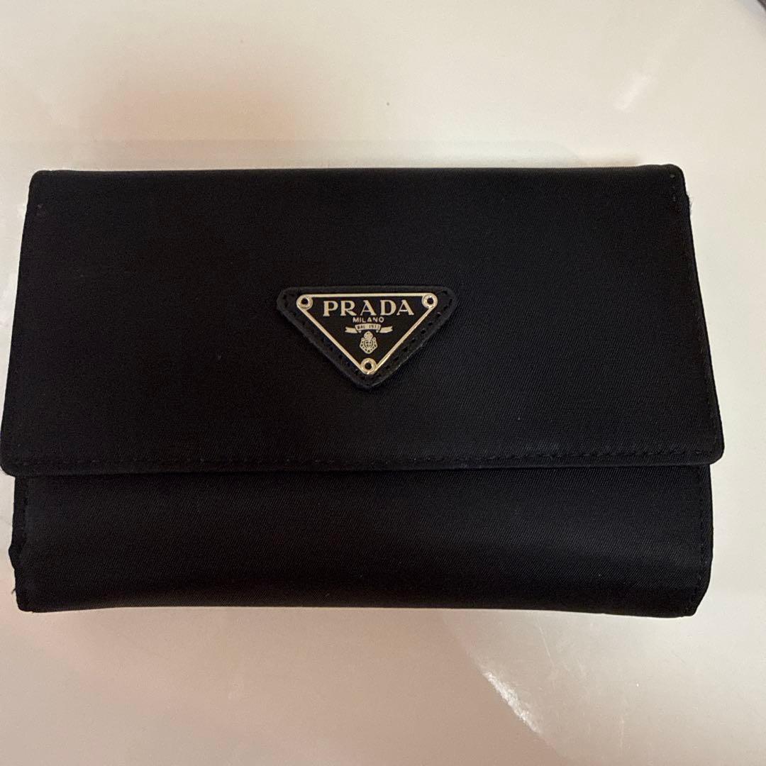 PRADA 三つ折り財布 認証カード付き