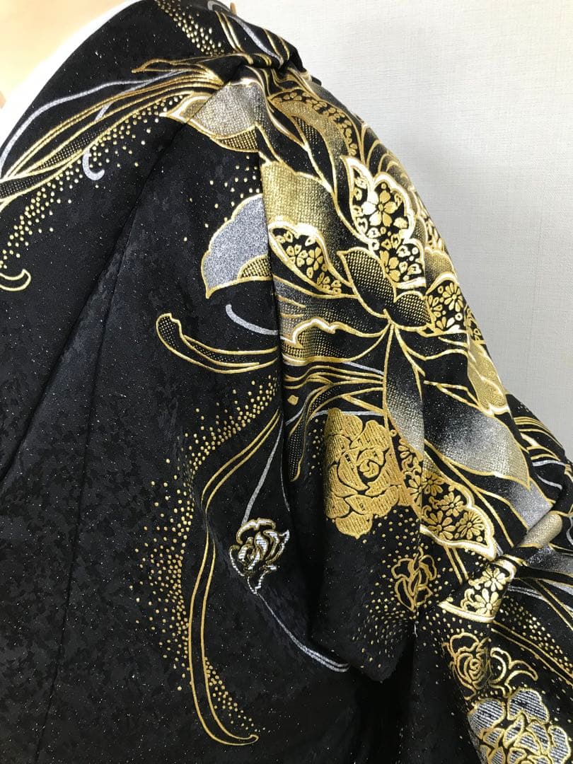 振袖　未仕立て品　金彩　黒地にゴールド