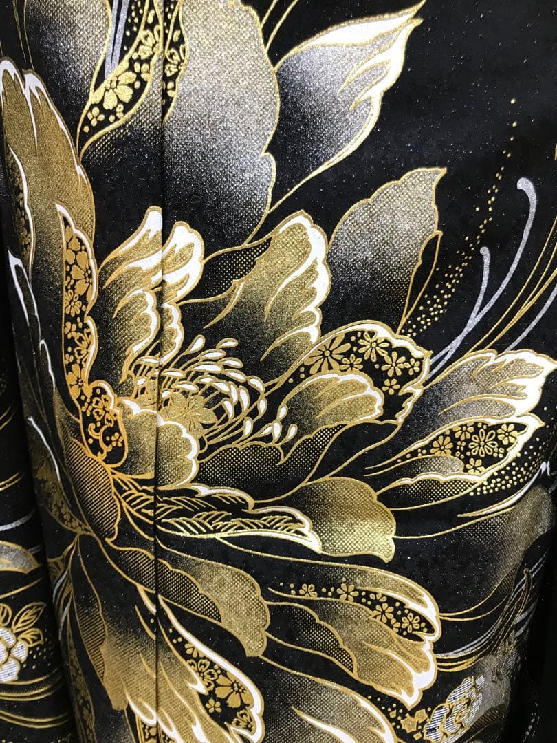振袖　未仕立て品　金彩　黒地にゴールド