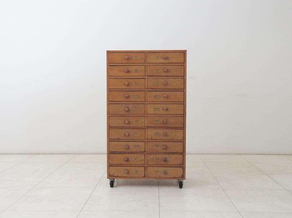 古い木製引き出し 20杯 キャスター ヴィンテージ 古家具 書類 小物入れ