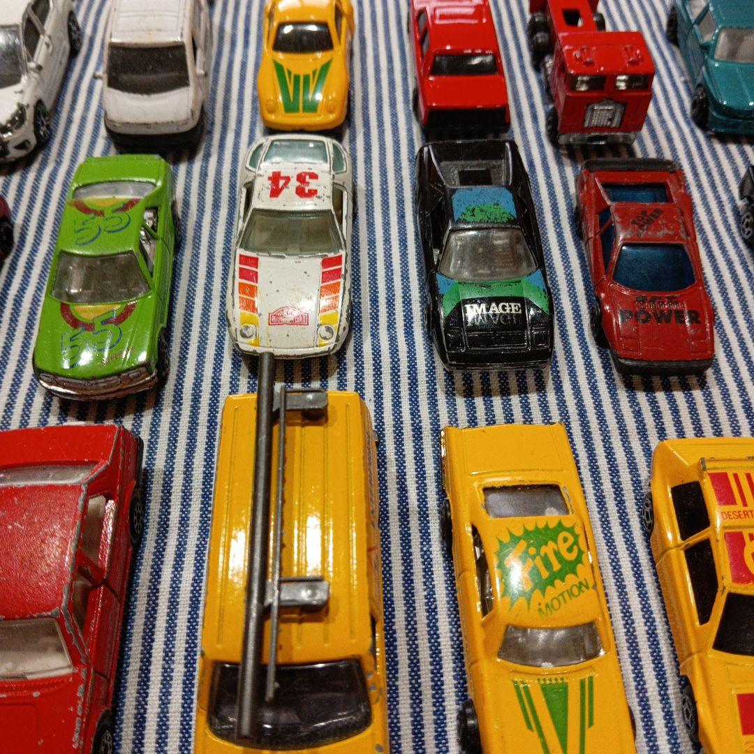 約100台の多様なミニカーセット