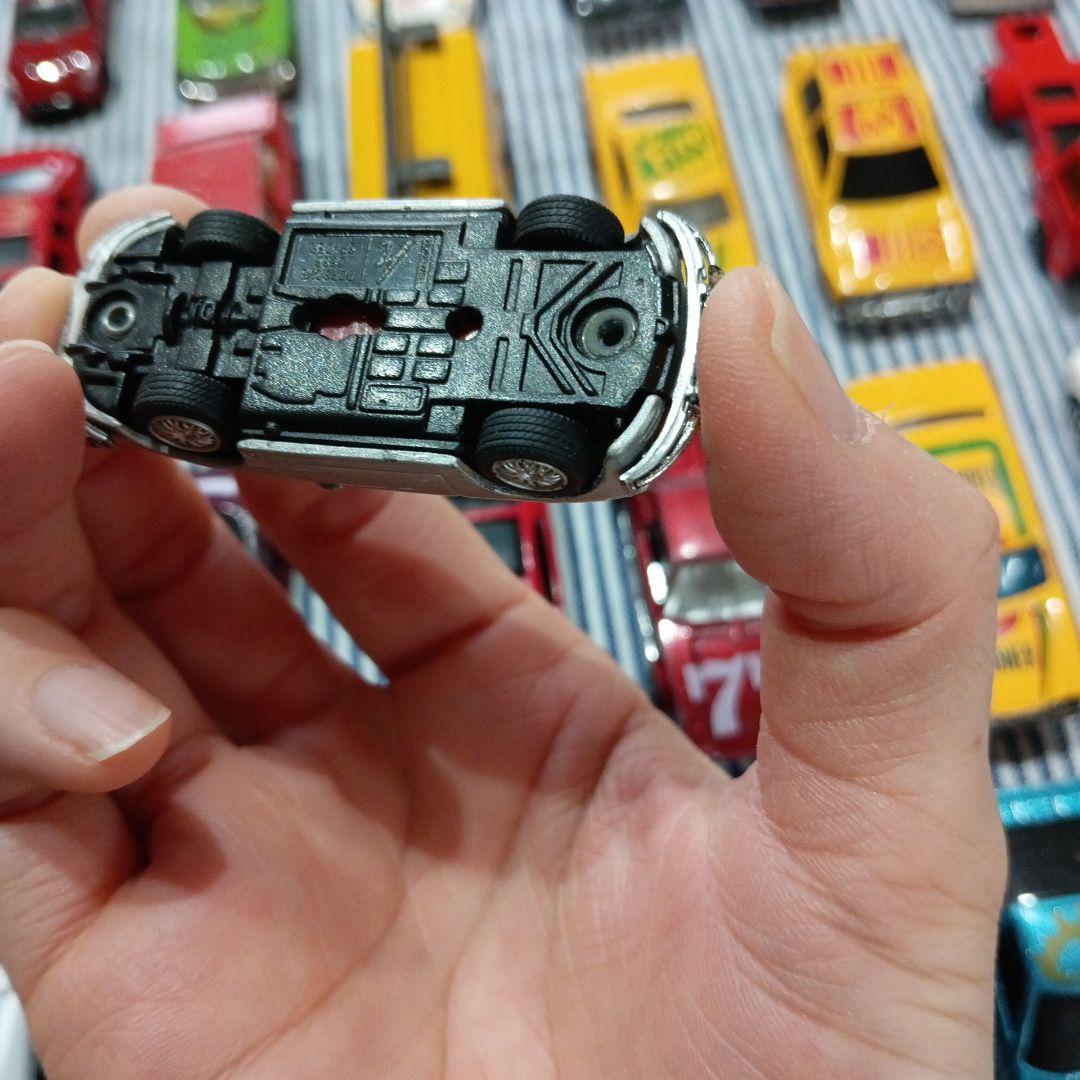 約100台の多様なミニカーセット