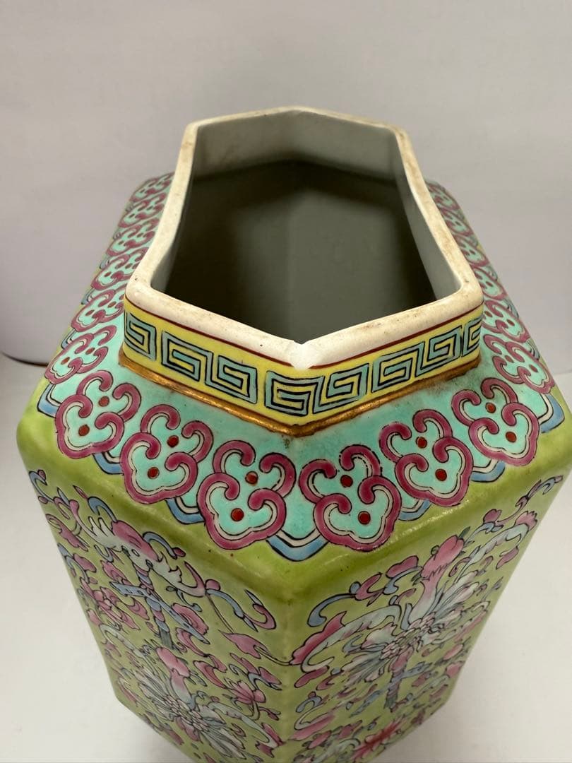 中国美術　粉彩大壺　在銘　送料込み