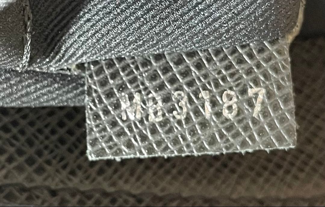 Louis Vuitton Anton Taiga ブリーフケース ブラック