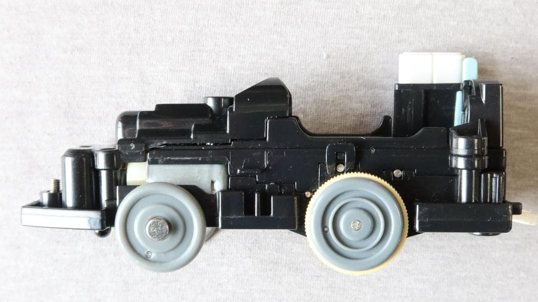 プラレール　電気制御で停止、走行----ホームドア駅を停車駅に改造１式(２線路)