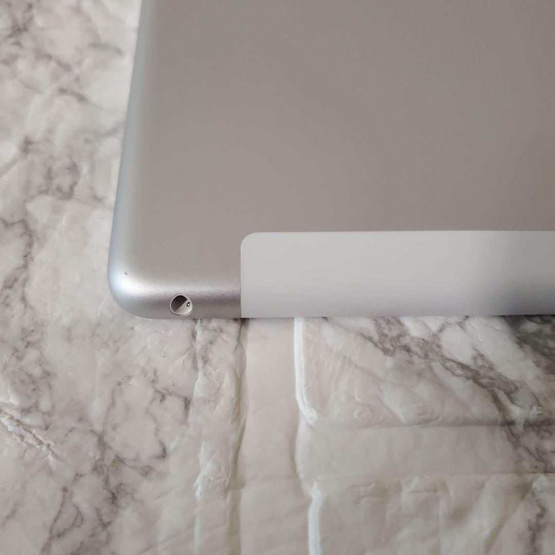 239 iPad 7世代 128GB SIMフリー シルバー
