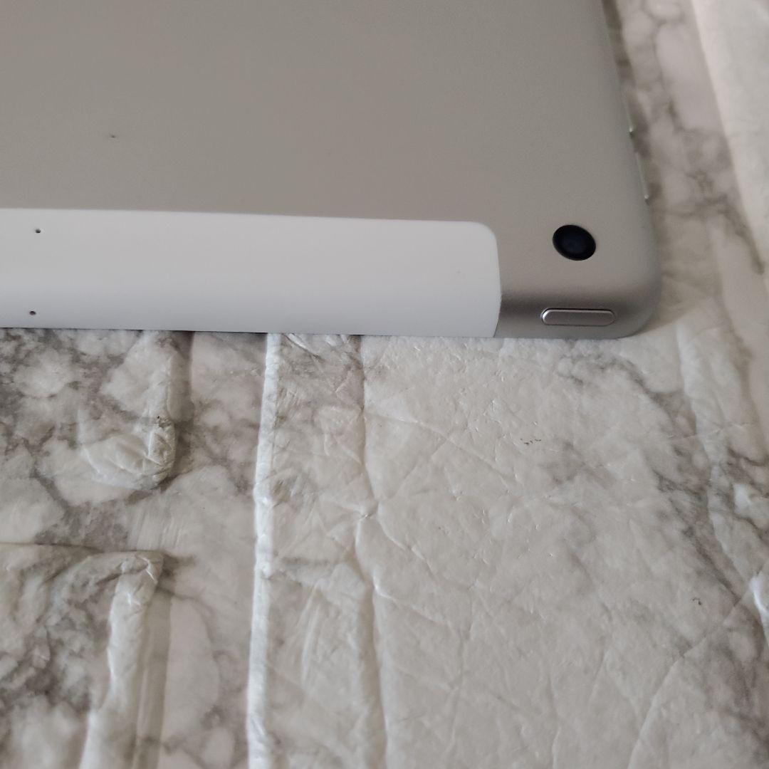 239 iPad 7世代 128GB SIMフリー シルバー
