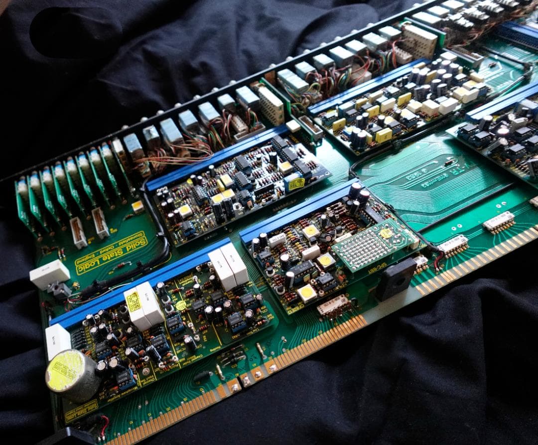 『SSL4000E チャンネル実機 アウトボード