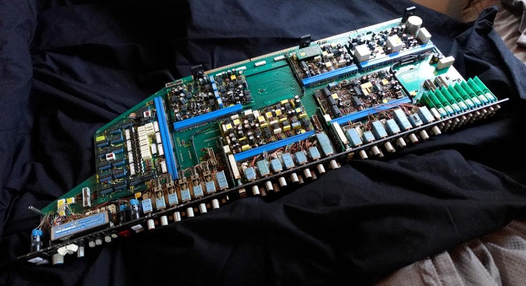 『SSL4000E チャンネル実機 アウトボード